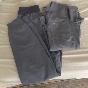FIGS XS scrub set